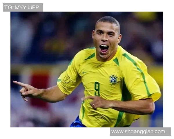 足球球星妻子私密艳照曝光引发网络热议球迷关注隐私与道德问题 足球球星妻子私密艳照曝光引发网络热议球迷关注隐私与道德问题