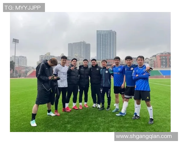 与足球巨星亲密合影瞬间捕捉，回忆永远定格在这一刻的荣耀时光